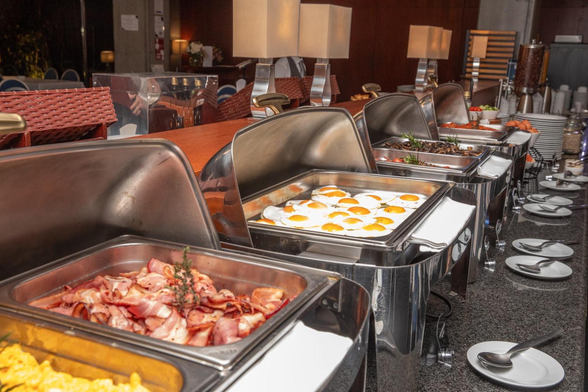 Vip Executive Arts Hotel 4*